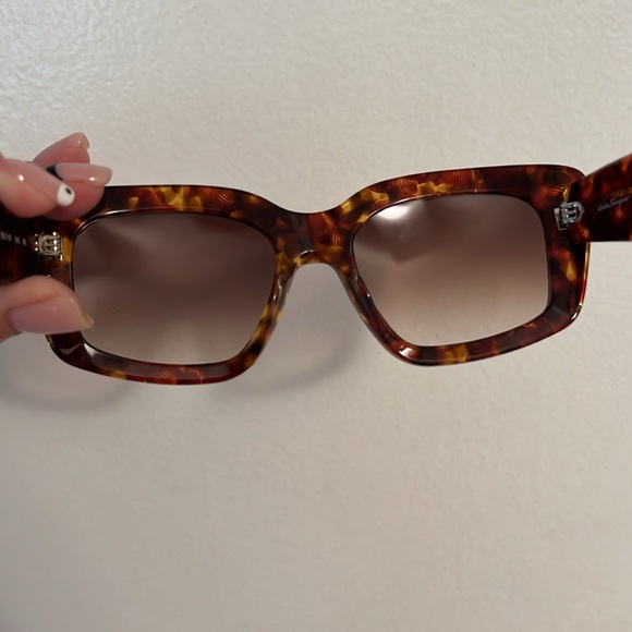 NEW Salvatore Ferragamo SF1024S 609 Red Havana Sunglasses w/Brown Gradient Lens - Picture 9 of 11